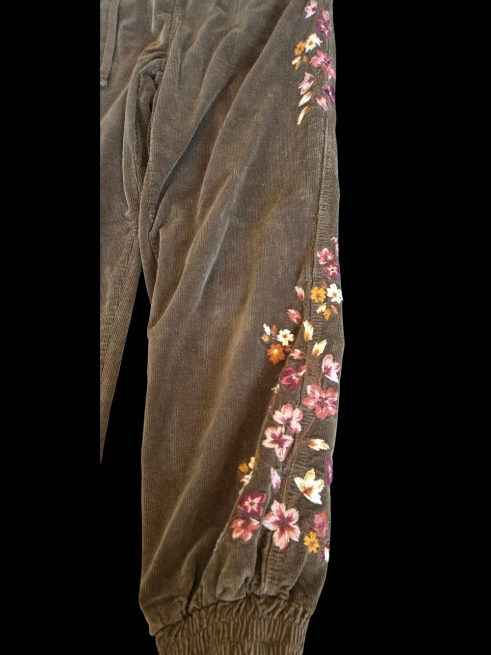 DRIFTWOOD Cordaroy Joggers Olive Brown W Embroidered Floral Design Sz M - Picture 2 of 7